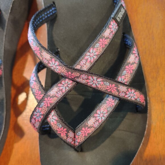 Adorable and comfortable TEVA pink floral slip-on sandals SZ 9 - Picture 2 of 5